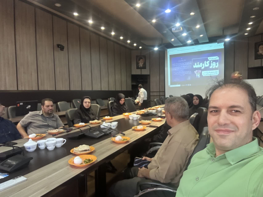 نشست صمیمی رئیس دانشکده فن آوری های نوین پزشکی با کارکنان به مناسبت روز کارمند