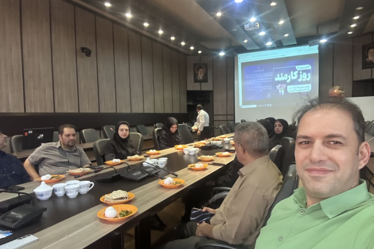 نشست صمیمی رئیس دانشکده فن آوری های نوین پزشکی با کارکنان به مناسبت روز کارمند